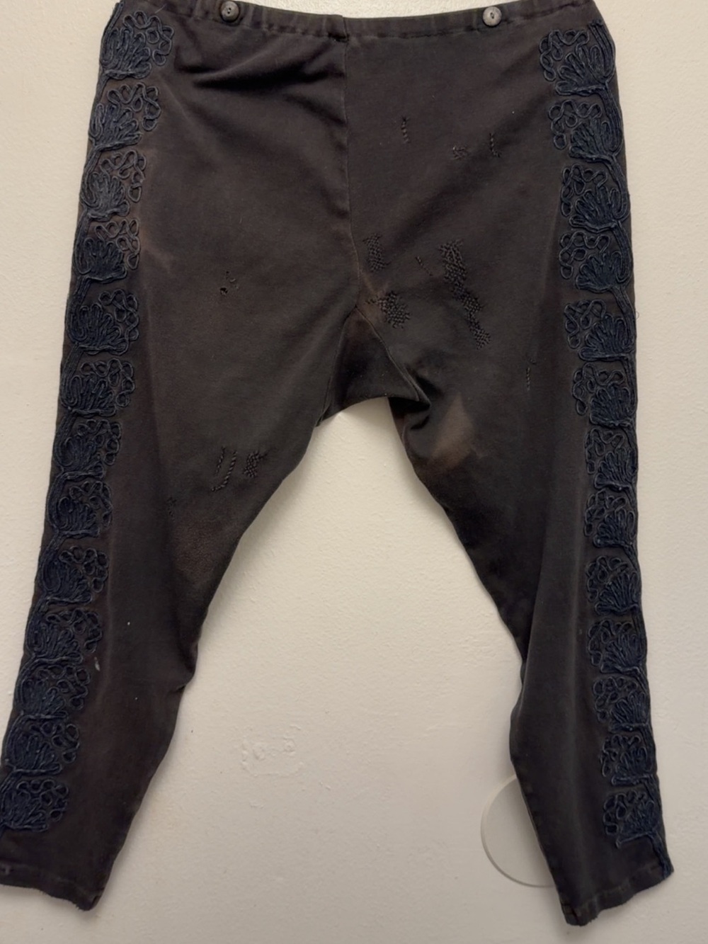 Magnolia Pearl Black Embroidered Side-Panel Legging pants - Picture 2 of 13